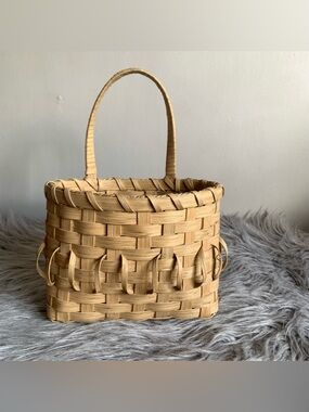 Vintage cottage woven small blonde baskets